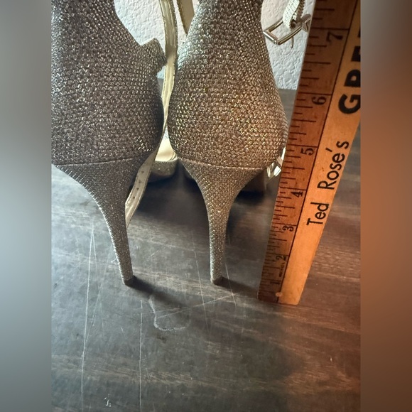JESSICA SIMPSON JS-RAYLI2 GOLD SPARKLE MESH HEEL SIZE US12 Perfect! - Picture 5 of 8